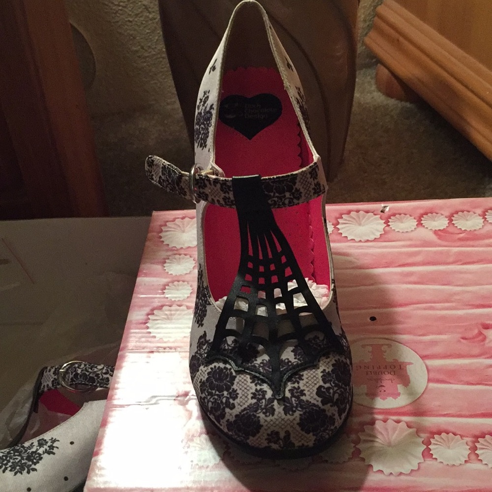 Spider web high heels